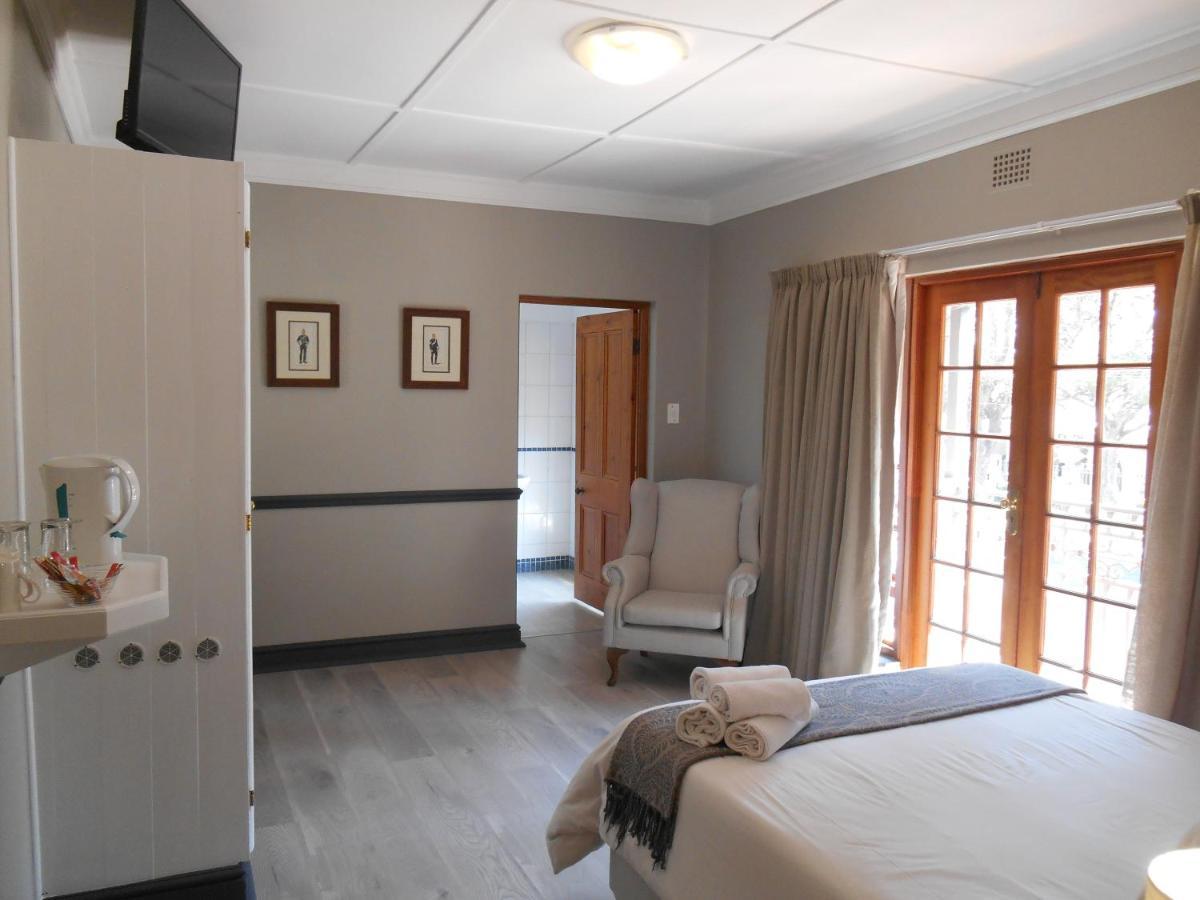 Oakwood Lodge Блоемфонтейн Екстериор снимка A room at the hospital